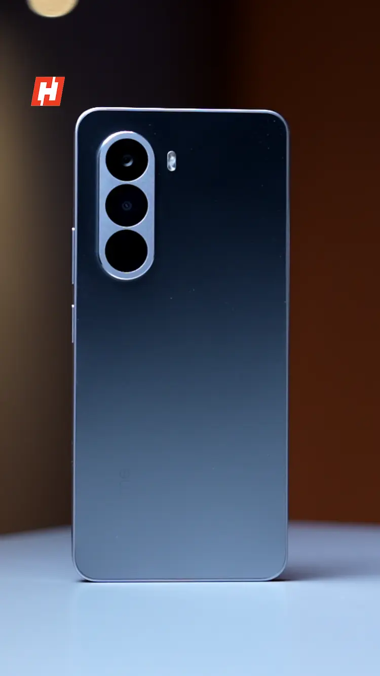 The Realme P4x looks a lot like the Samsung Galaxy Z Fold 7. The Realme P4x looks a lot like the Samsung Galaxy Z Fold 7.