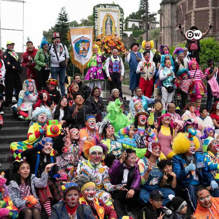 Clowns bring laughter to children in Turkish earthquake zone Clowns bring laughter to children in Turkish earthquake zone