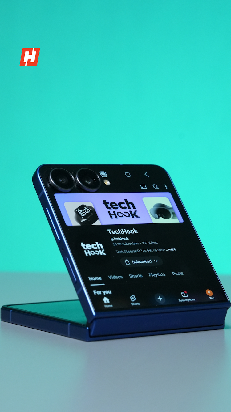 Samsung has finally given the Z Flip 7 a, top-notch edge-to-edge display. Samsung has finally given the Z Flip 7 a, top-notch edge-to-edge display.