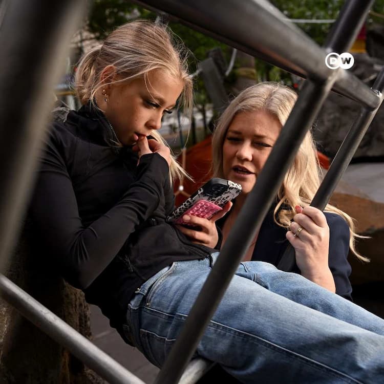 Spain announces plans to ban social media for teenagers Spain announces plans to ban social media for teenagers